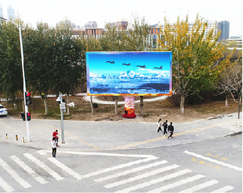 社旗户外大屏广告投放要点。